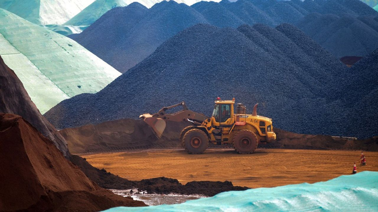 Le_minerai_de_fer_recule_après_l’assouplissement_des_restrictions