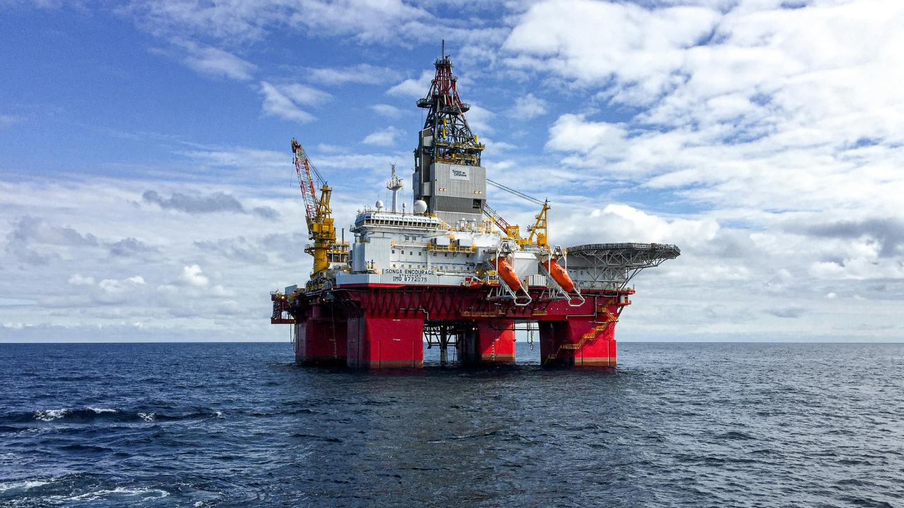 Le pétrole brut remonte à un plus haut de cinq semaines